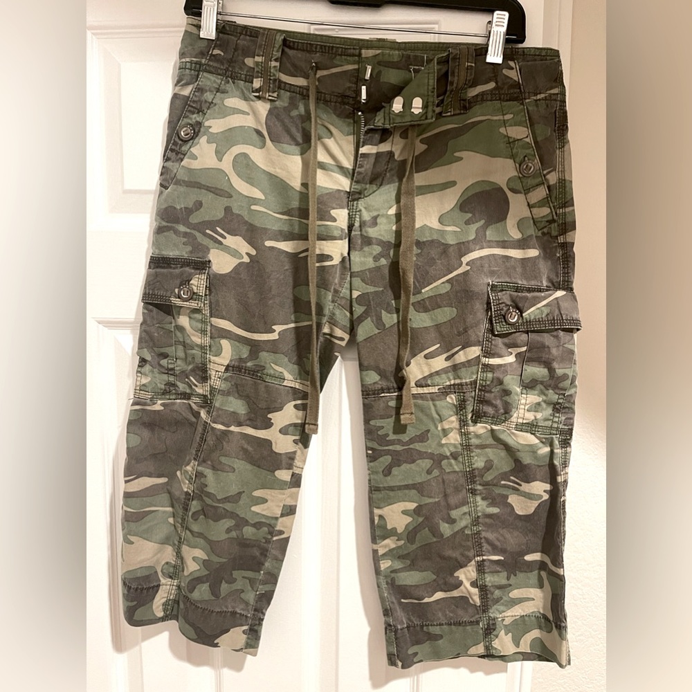 Roxy Bermuda/capri camouflage cargo shorts size small